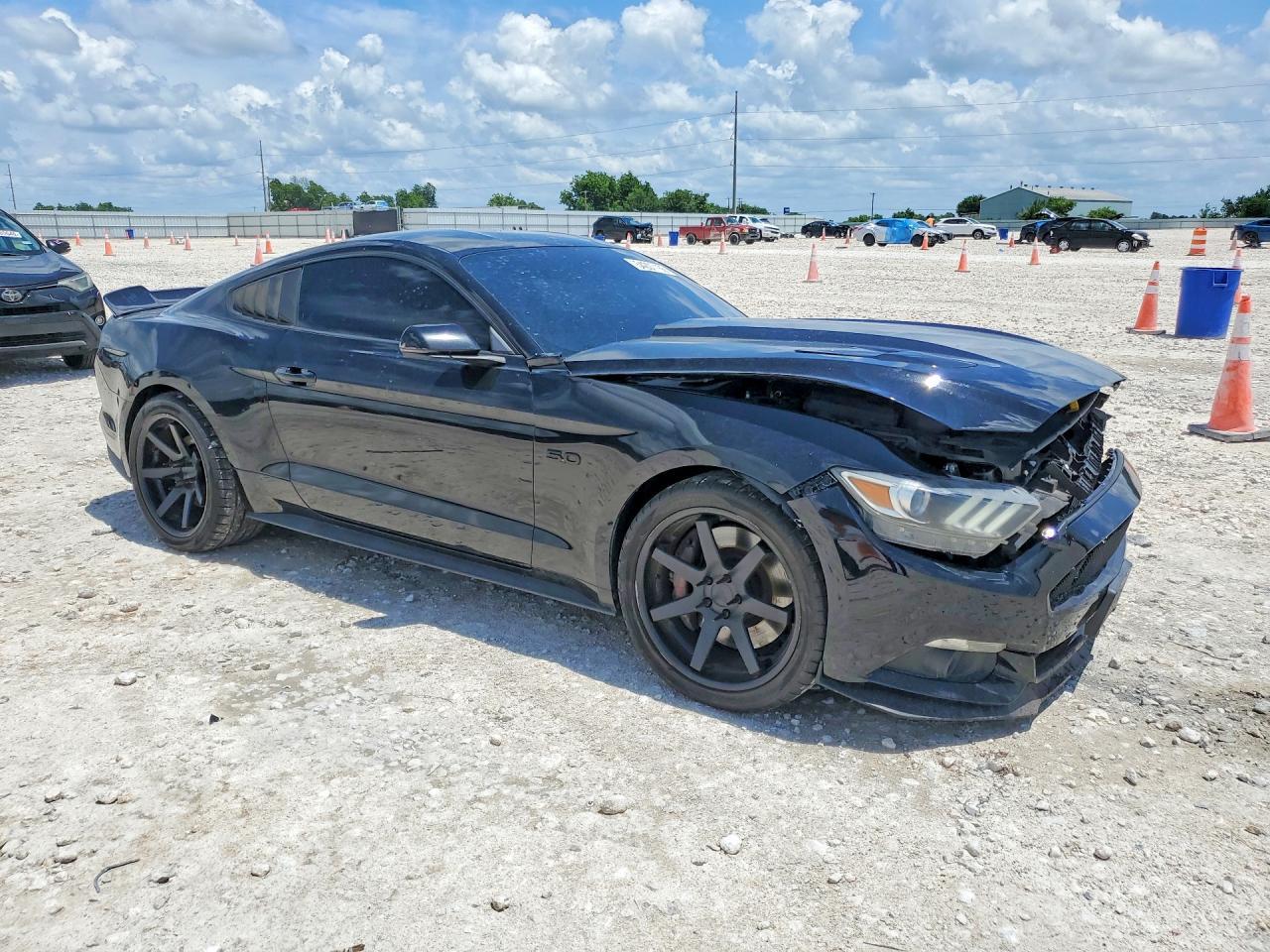 Ford Mustang - zdjęcie 4