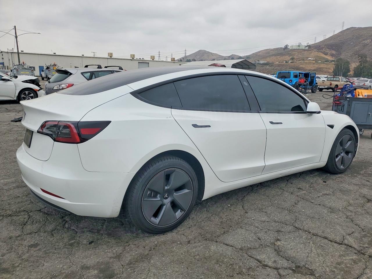 2023 Tesla Model 3 - zdjęcie 3