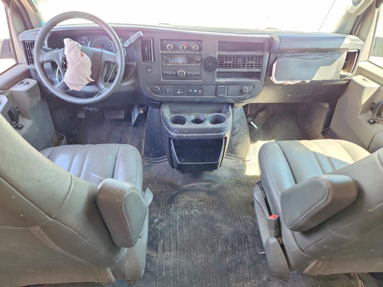 2017 Chevrolet Express 2500 1Wt - zdjęcie 8