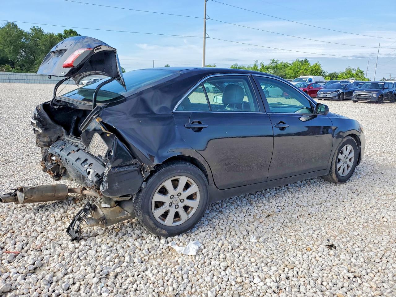 2024 Toyota Camry Xle V6 - zdjęcie 3