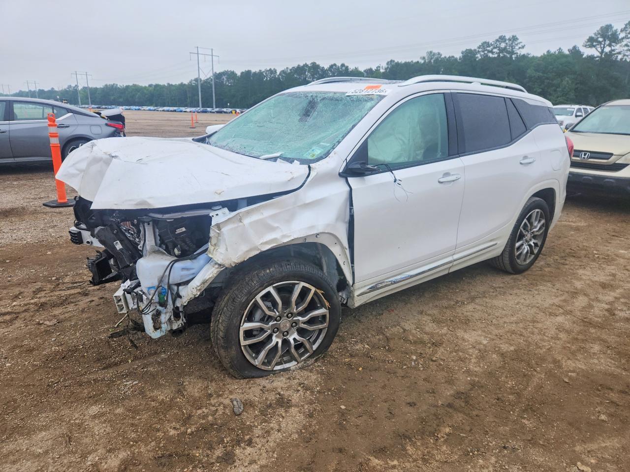 2022 GMC Terrain Denali - zdjęcie główne
