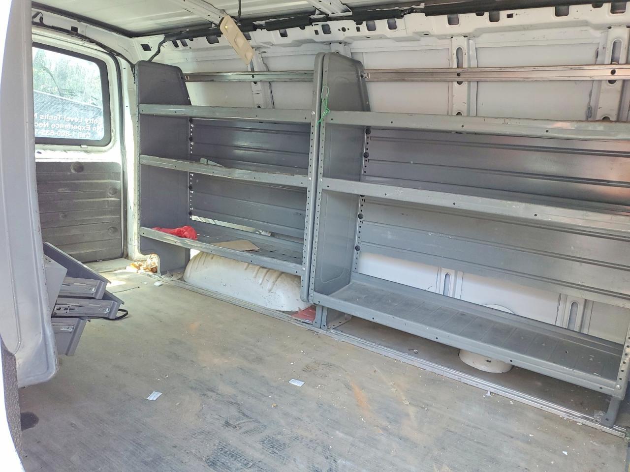 2017 Chevrolet Express G2500 - zdjęcie 10