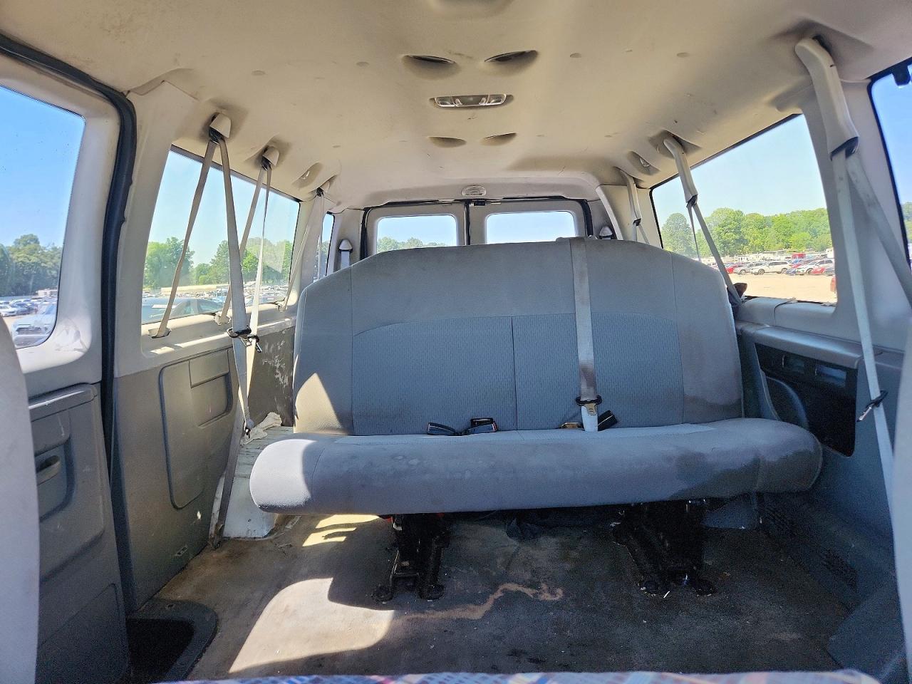 2014 Ford Econoline E350 Super Duty Wagon - zdjęcie 10