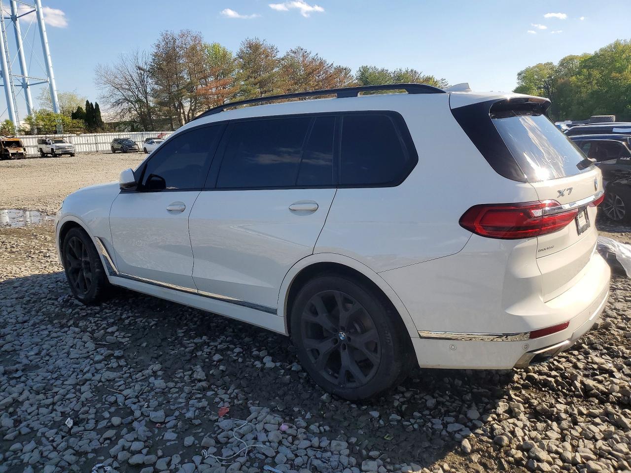 2022 BMW X7 xDrive40I - zdjęcie 2