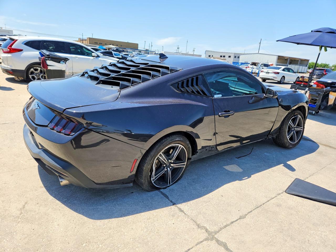 2024 Ford Mustang - zdjęcie 3