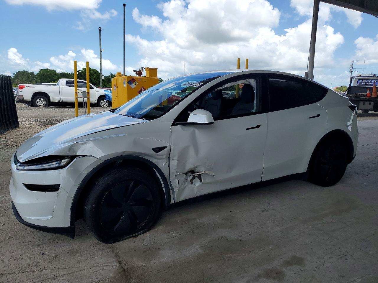 2026 Tesla Model Y - zdjęcie główne