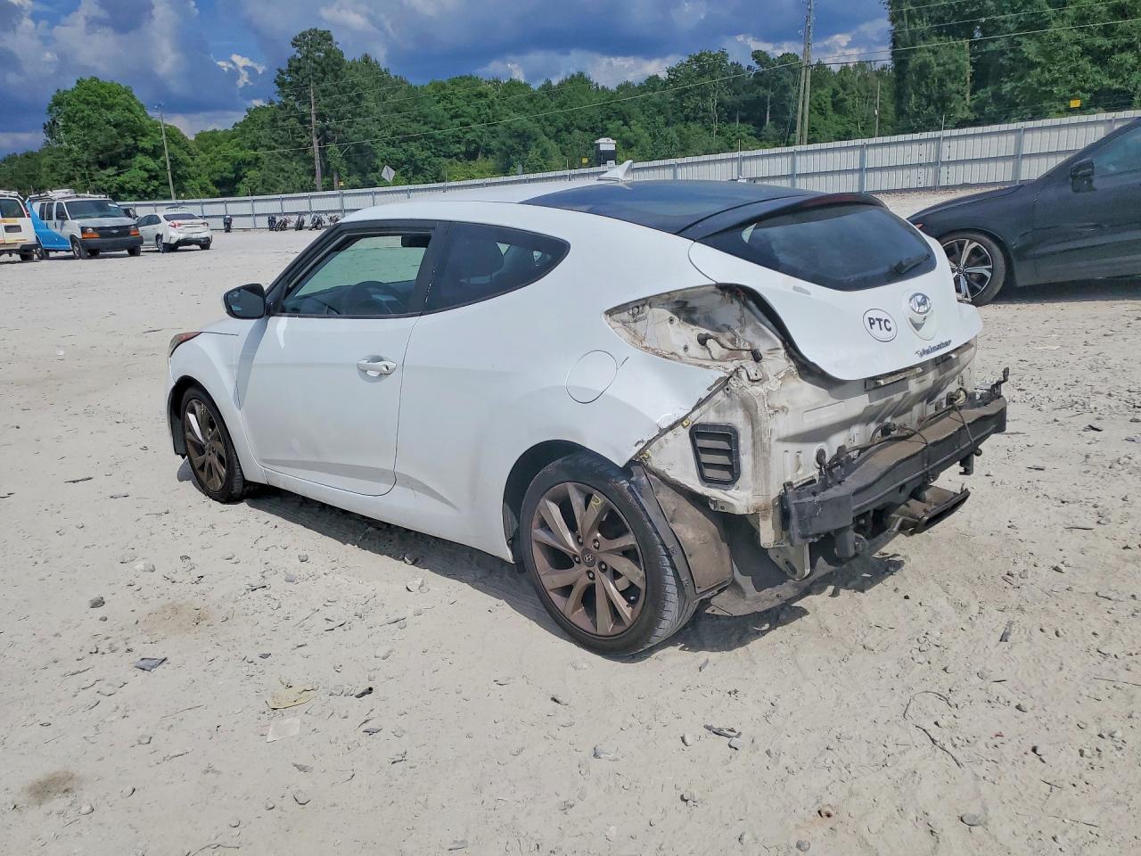 2016 Hyundai Veloster Base - zdjęcie 2
