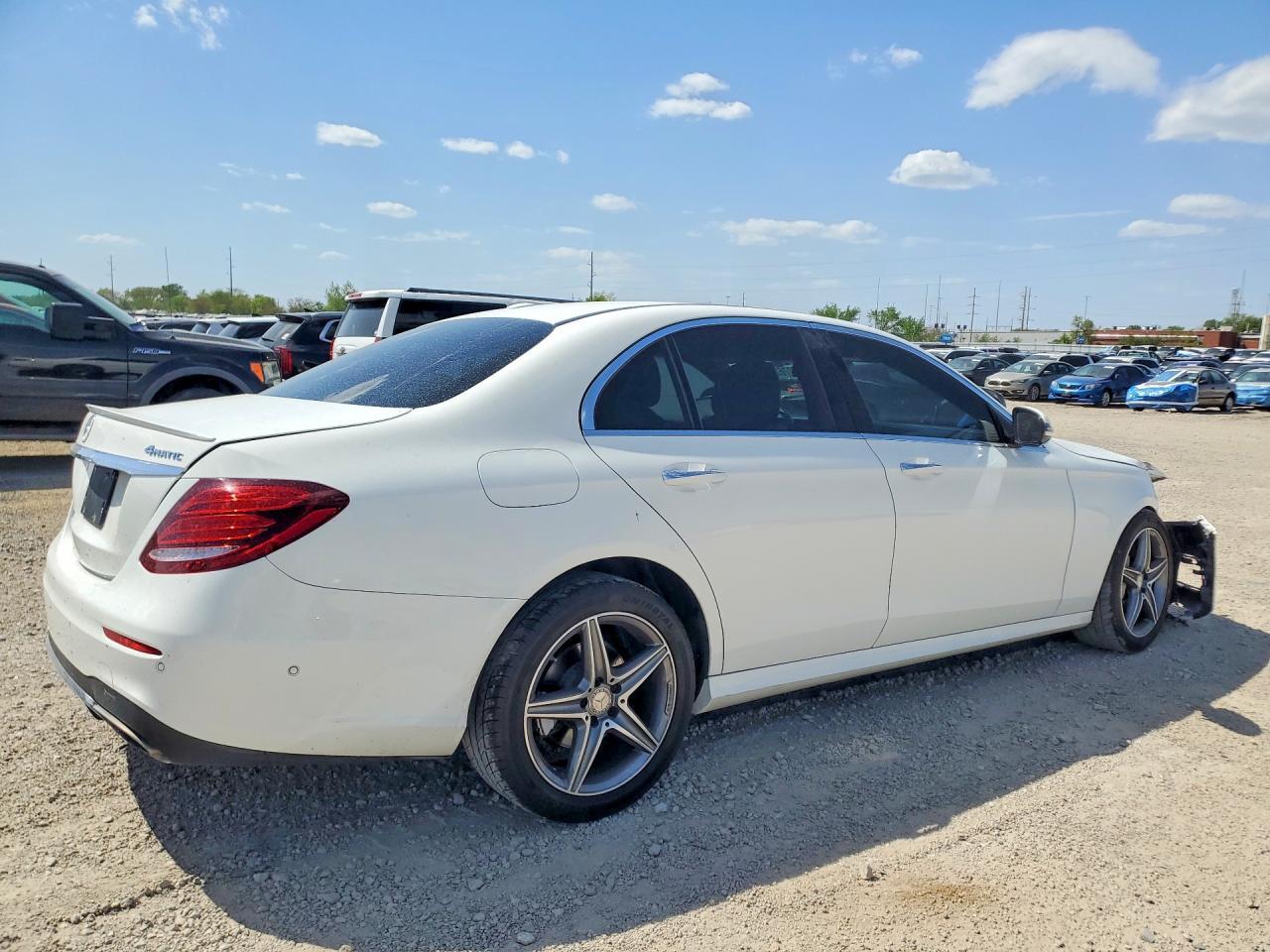 2017 Mercedes-Benz E 300 4Matic - zdjęcie 3