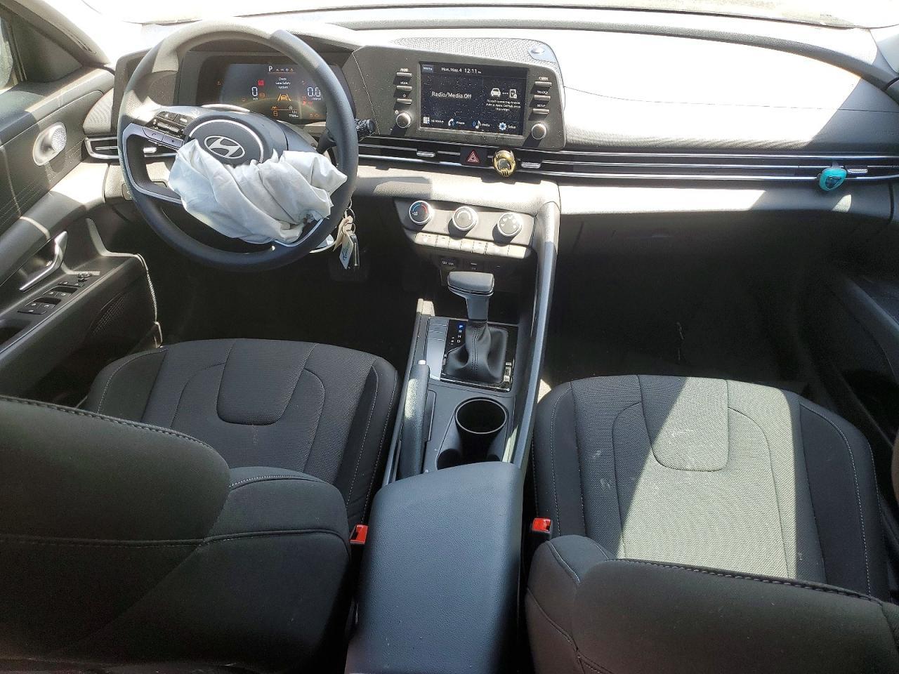 2026 Hyundai Elantra Sel Sport - zdjęcie 8