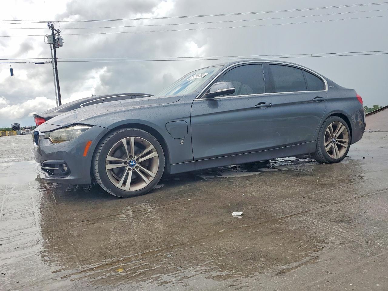2018 BMW 330E - zdjęcie główne