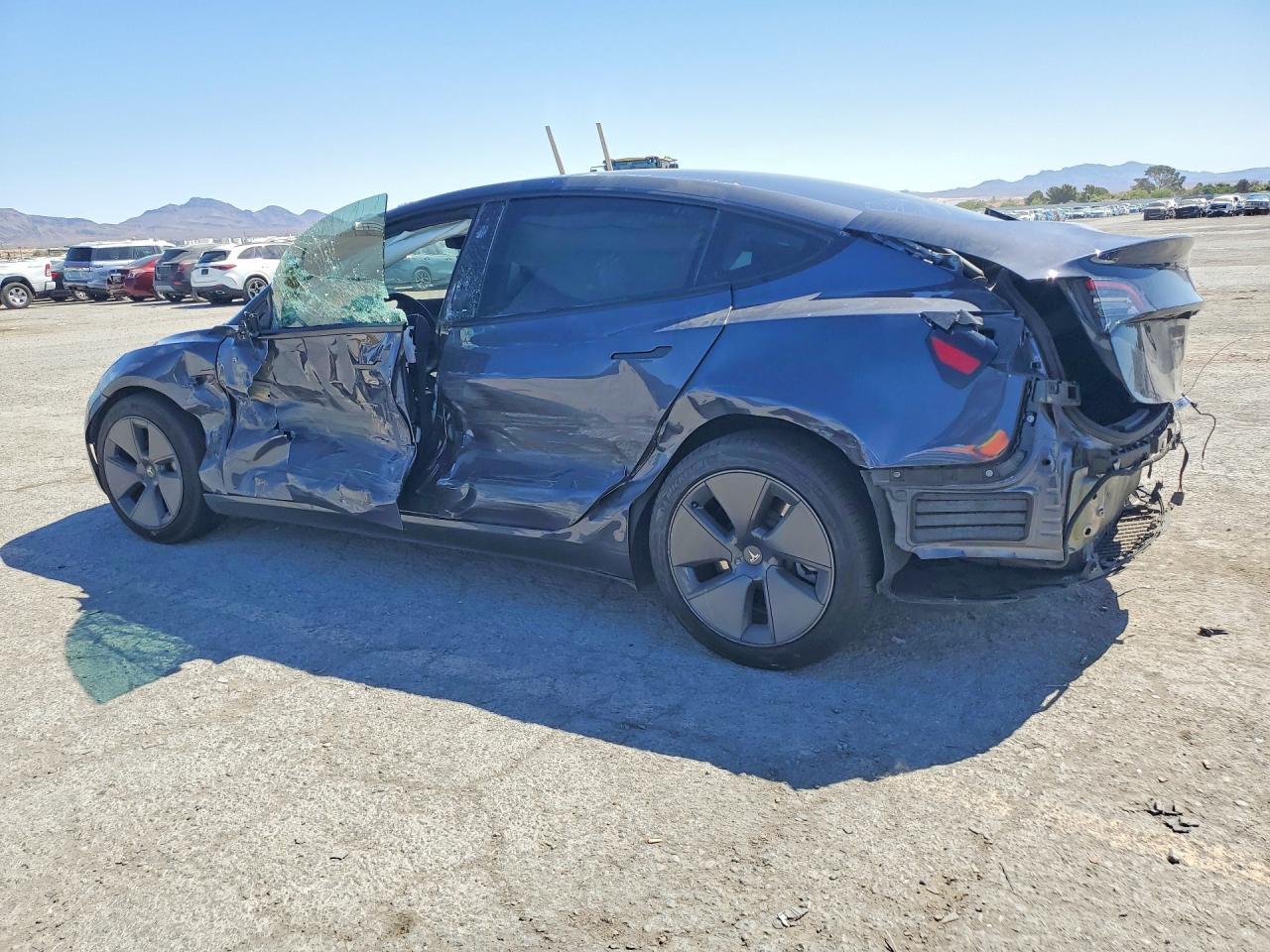 2023 Tesla Model 3 - zdjęcie 2