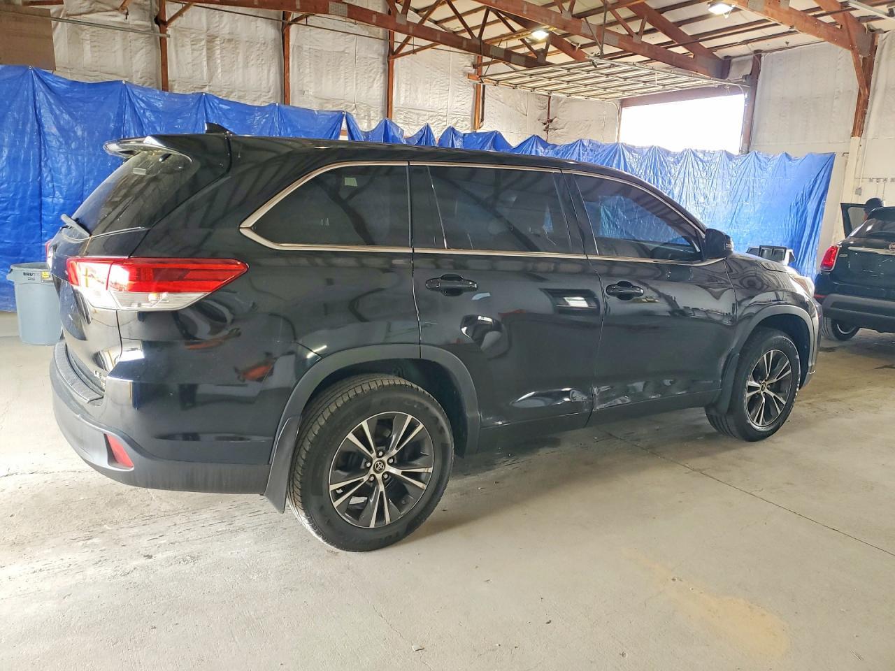 2018 Toyota Highlander Le Plus - zdjęcie 3