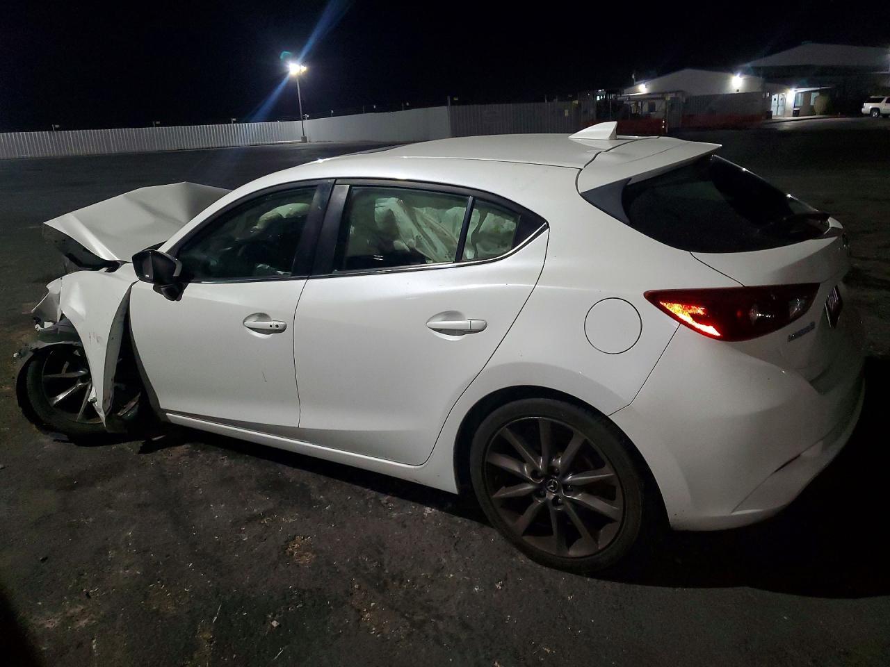 2018 Mazda 3 Grand Touring - zdjęcie 2