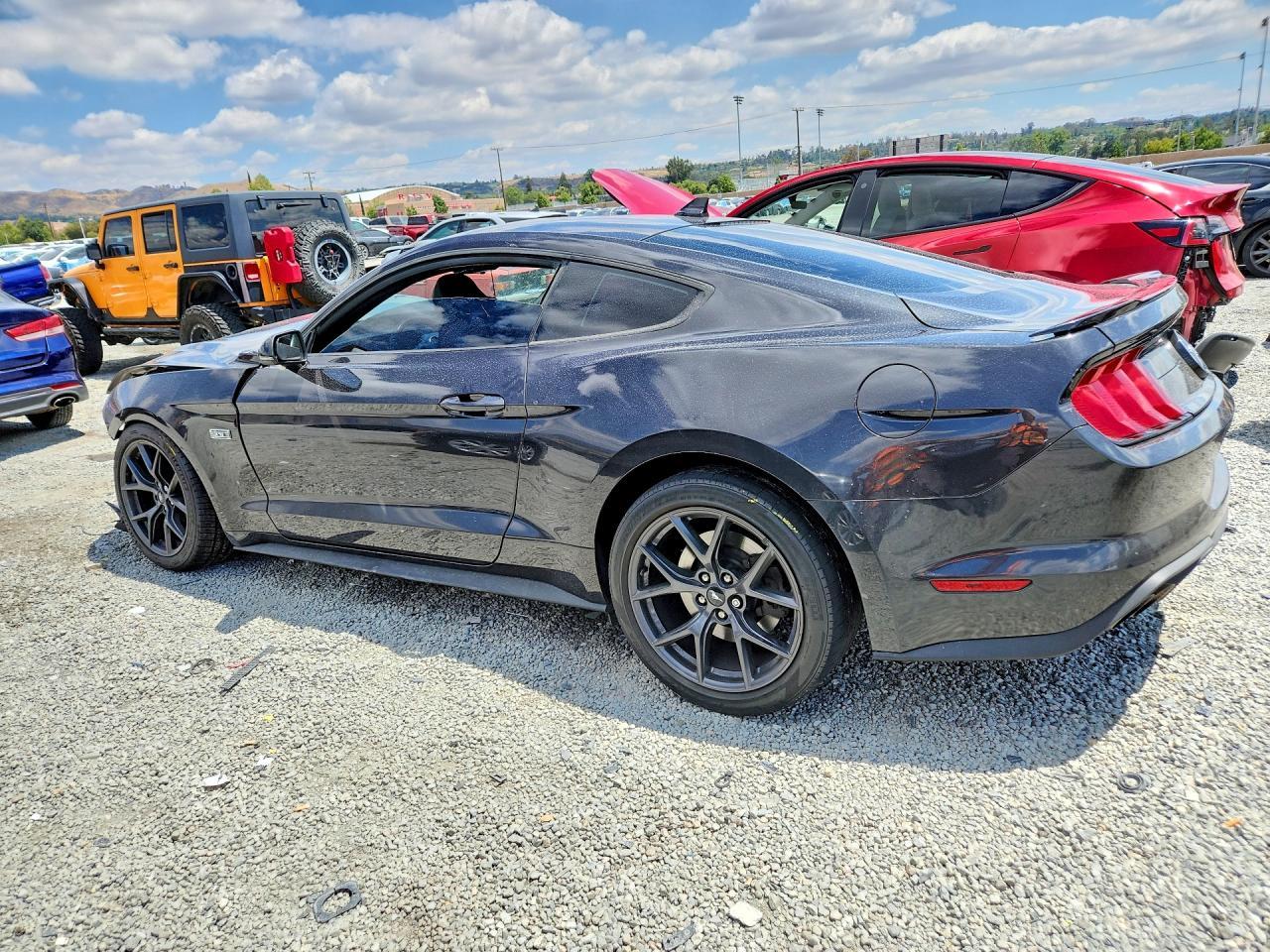 2023 Ford Mustang - zdjęcie 2