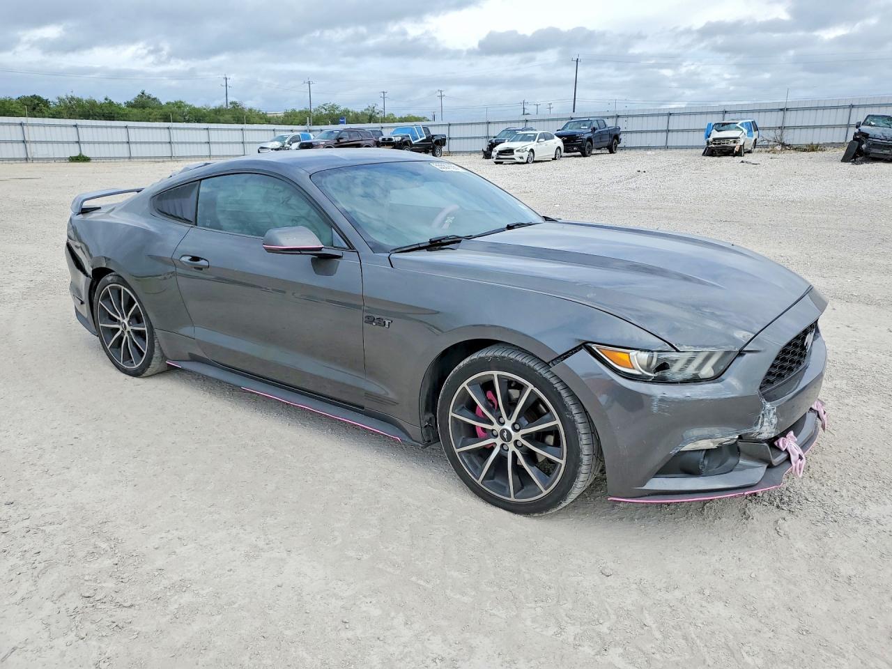 2017 Ford Mustang - zdjęcie 4