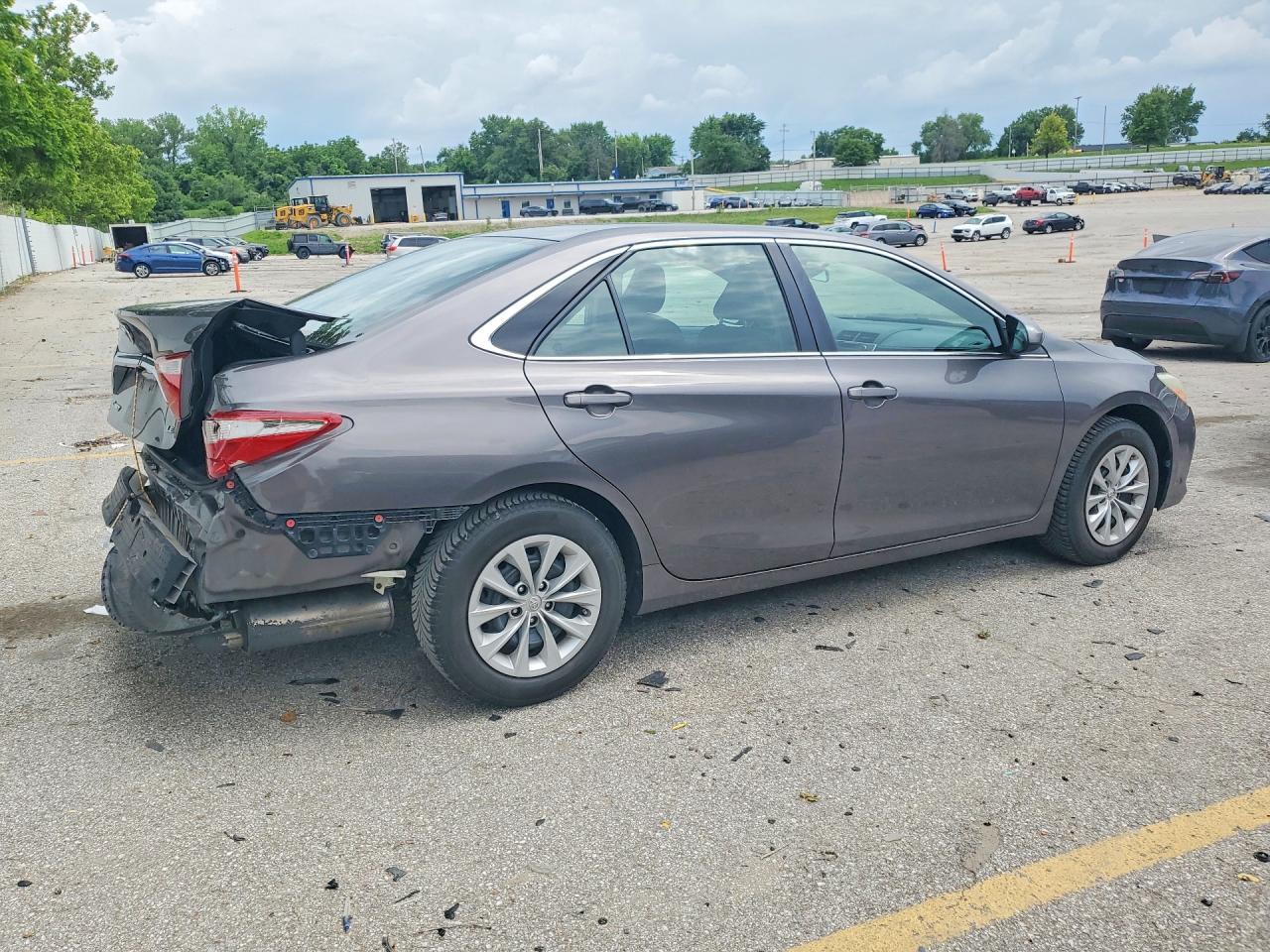 2016 Toyota Camry Le - zdjęcie 3