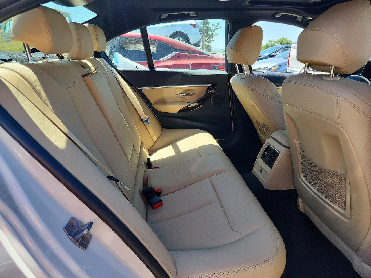 2018 BMW 330 Xi - zdjęcie 10