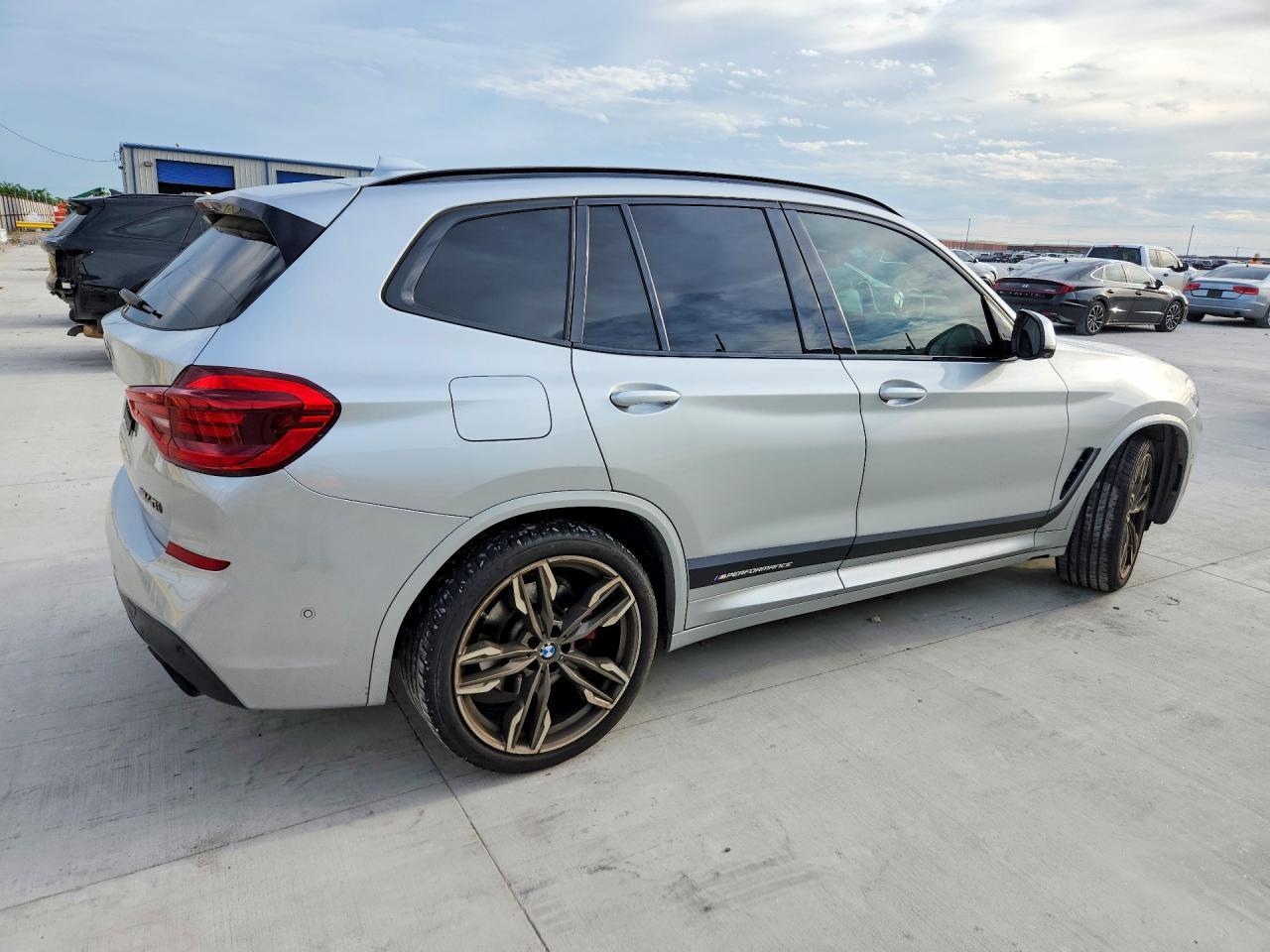 2021 BMW X3 xDrivem40I - zdjęcie 3