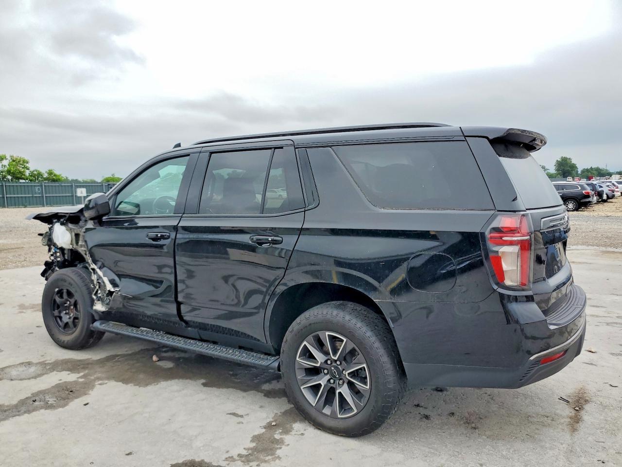 2021 Chevrolet Tahoe K1500 Z71 - zdjęcie 2