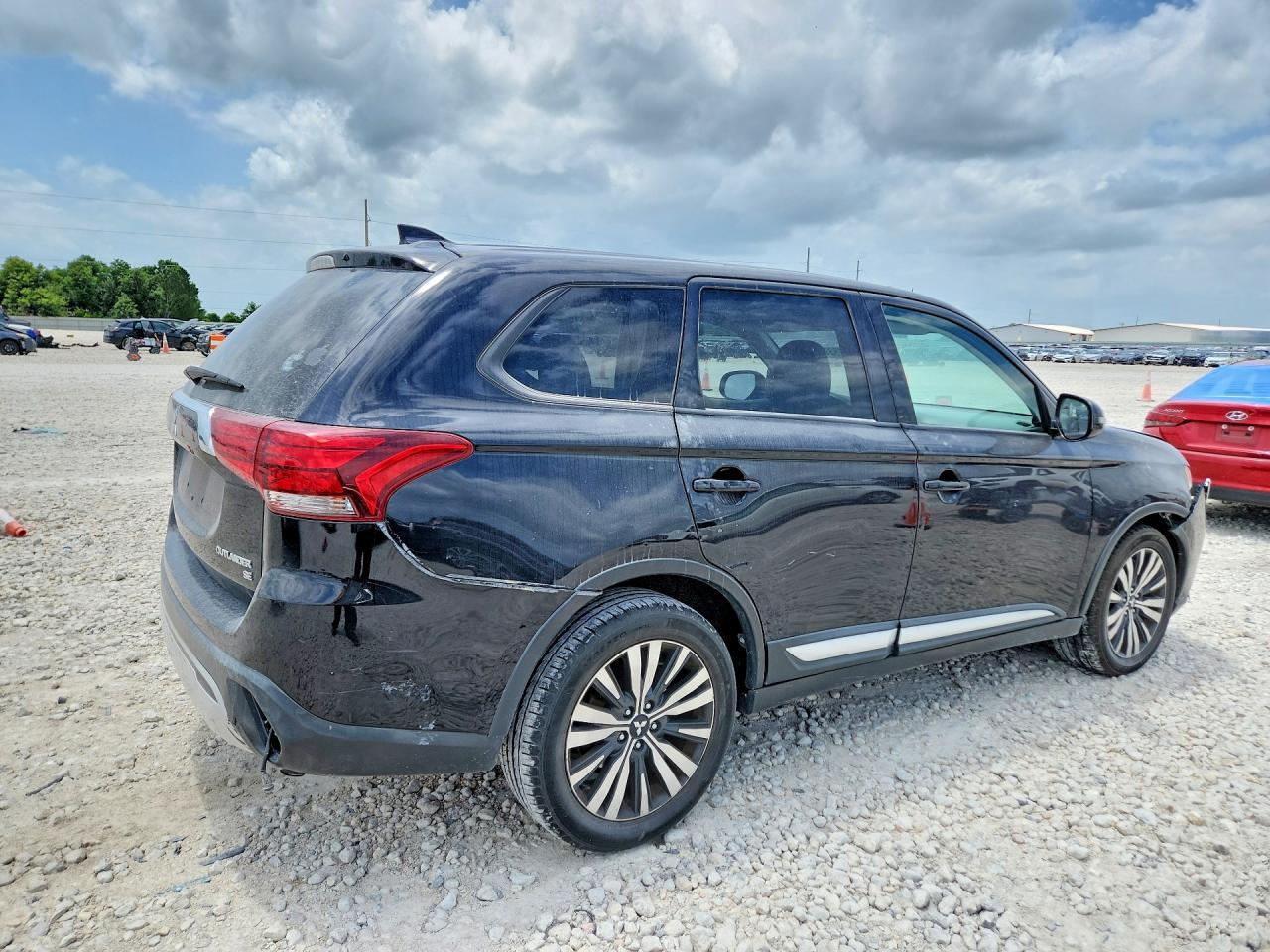 2019 Mitsubishi Outlander Se - zdjęcie 3