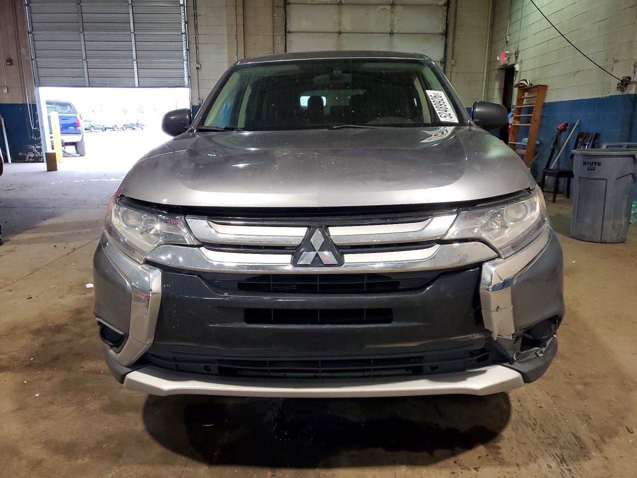 2016 Mitsubishi Outlander Se - zdjęcie 5