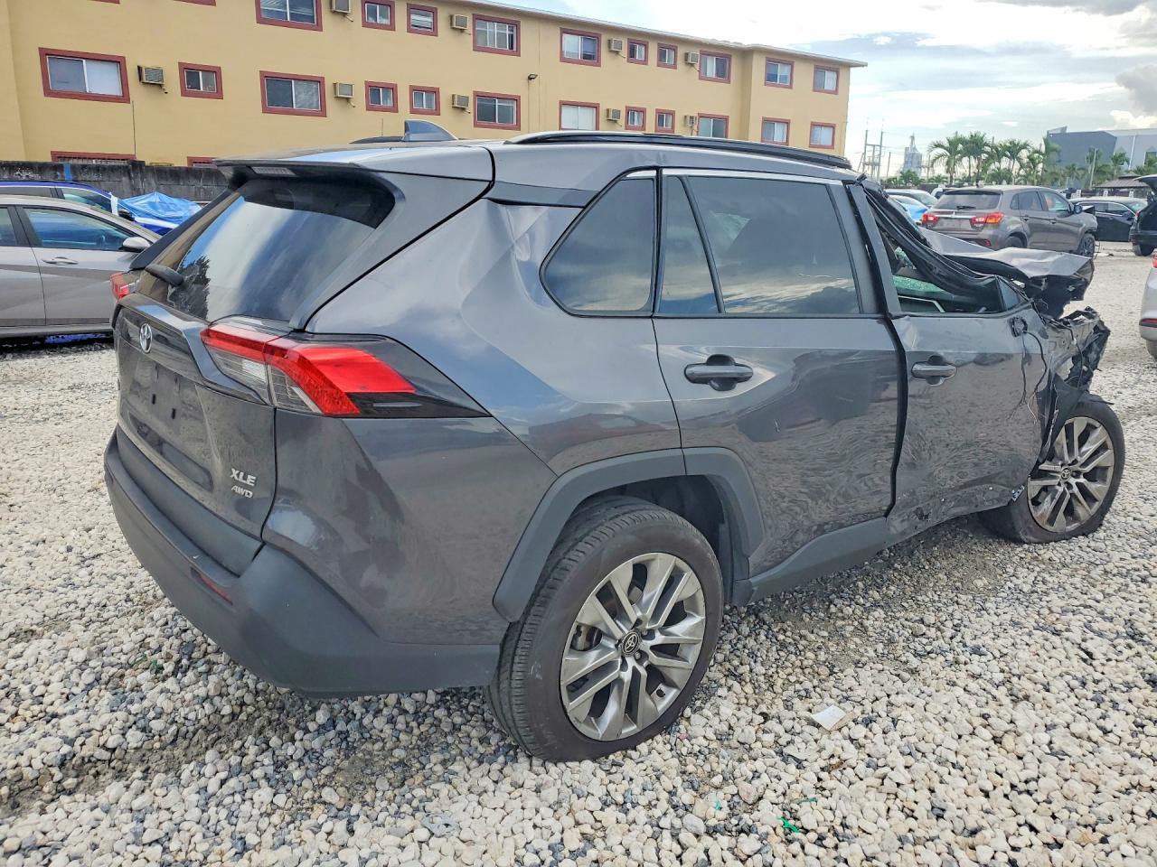 2024 Toyota Rav4 Xle Premium - zdjęcie 3