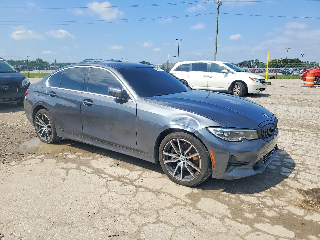 2021 BMW Seria 3 330i - zdjęcie 4