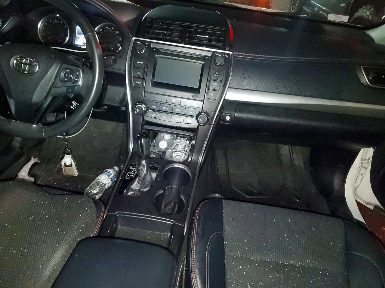 2016 Toyota Camry Le - zdjęcie 8