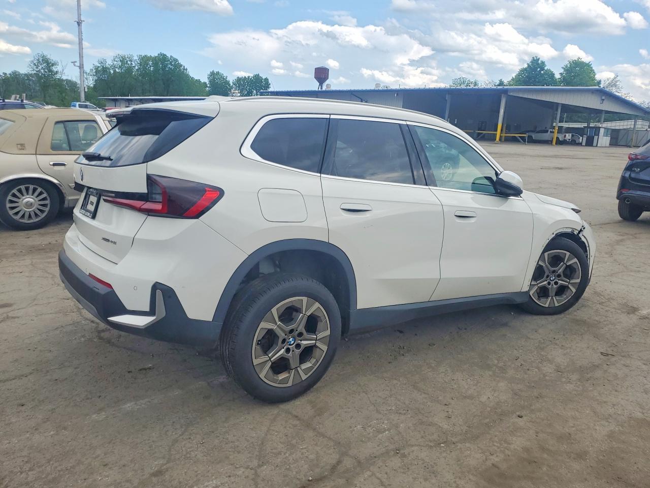 2023 BMW X1 xDrive28I - zdjęcie 3