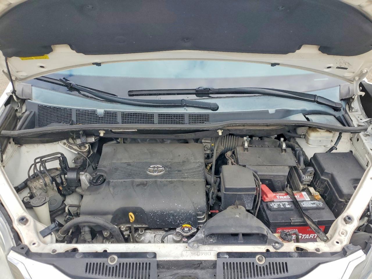2015 Toyota Sienna Le - zdjęcie 12