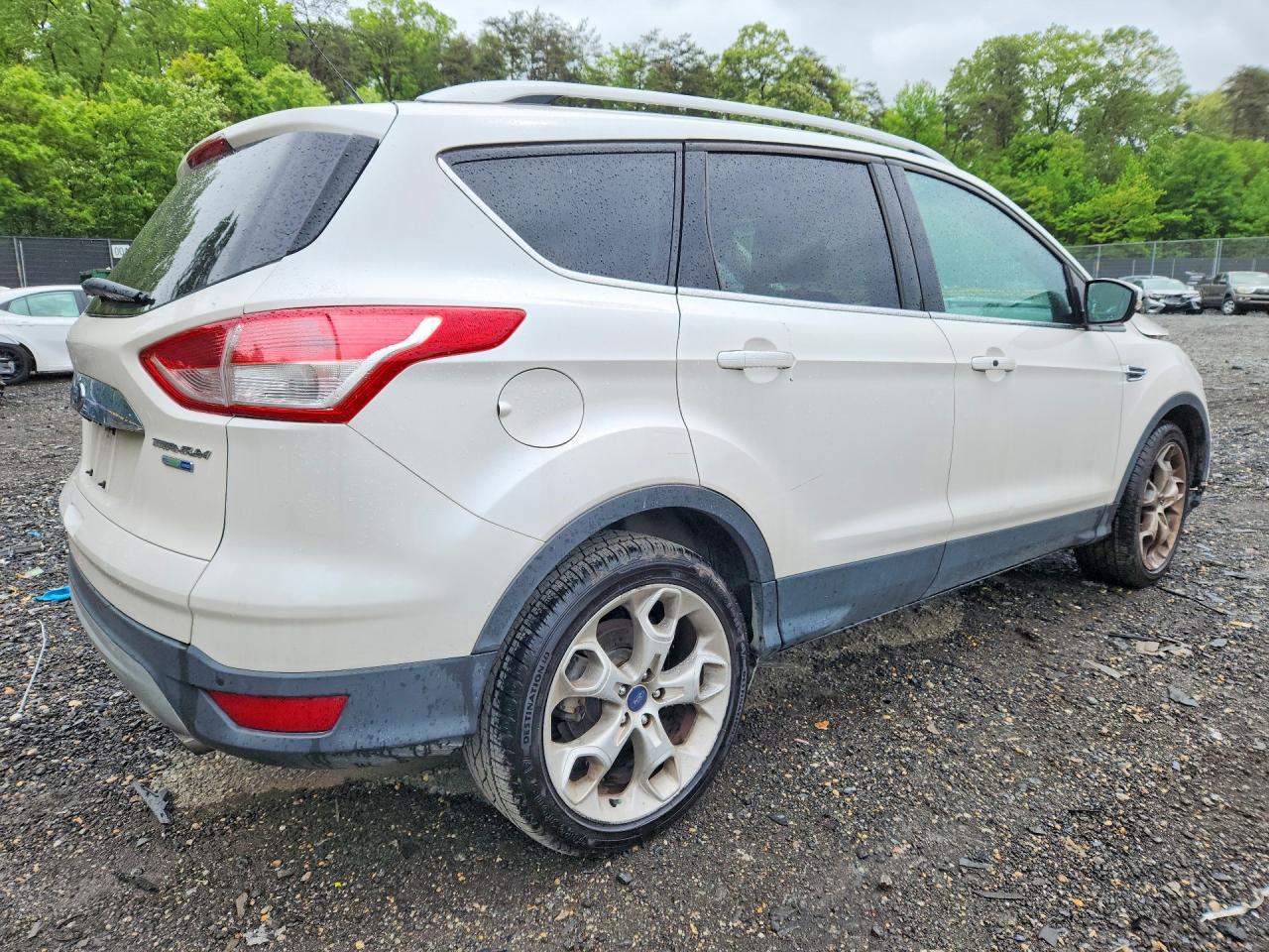 2014 Ford Escape Titanium - zdjęcie 3