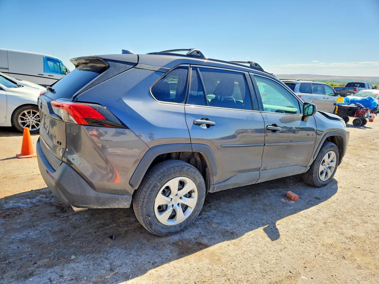 2019 Toyota Rav4 Le - zdjęcie 3