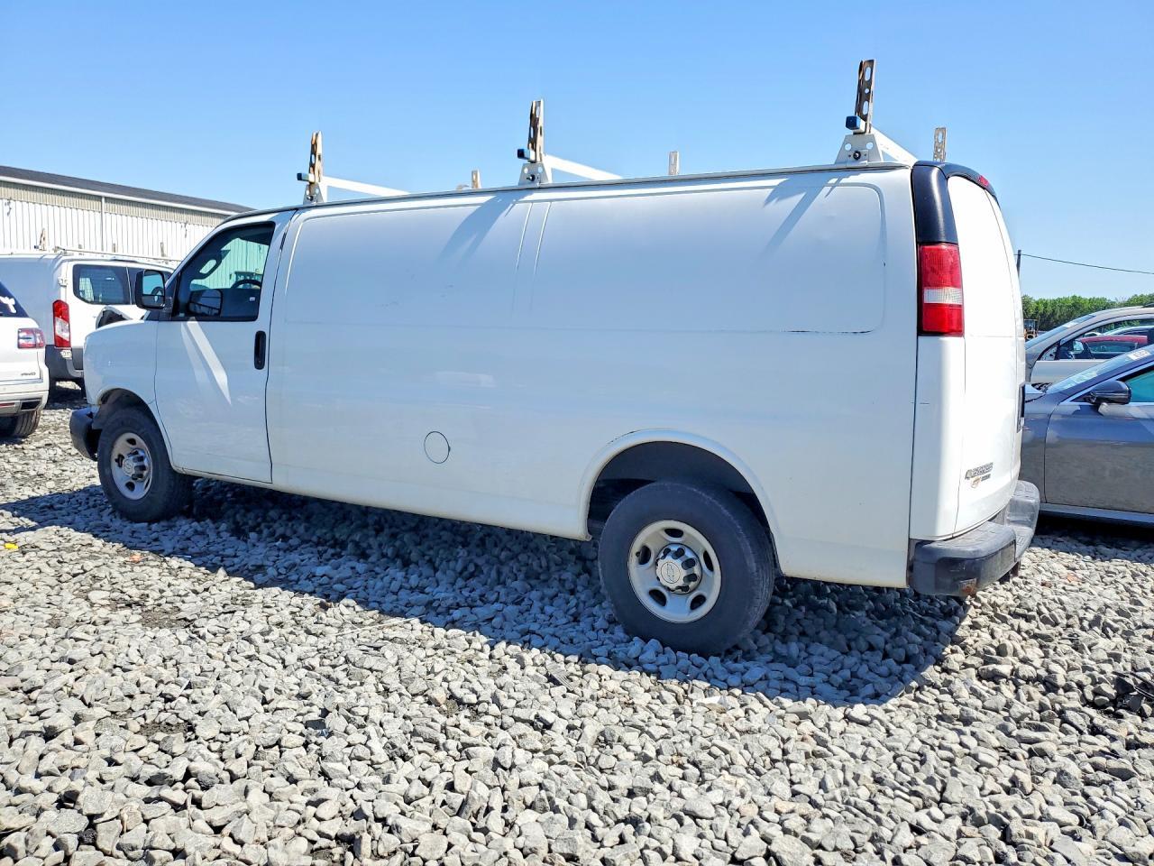2016 Chevrolet Express G2500 - zdjęcie 2