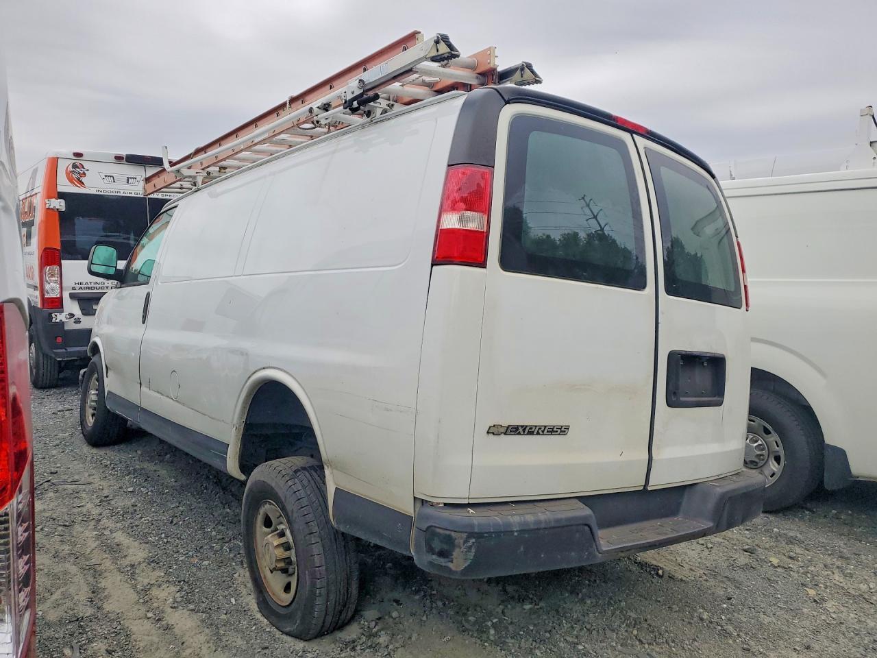 2017 Chevrolet Express G2500 - zdjęcie 2