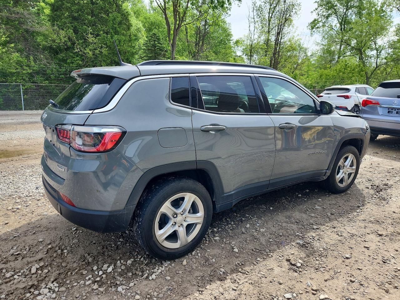 2024 Jeep Compass Latitude - zdjęcie 3