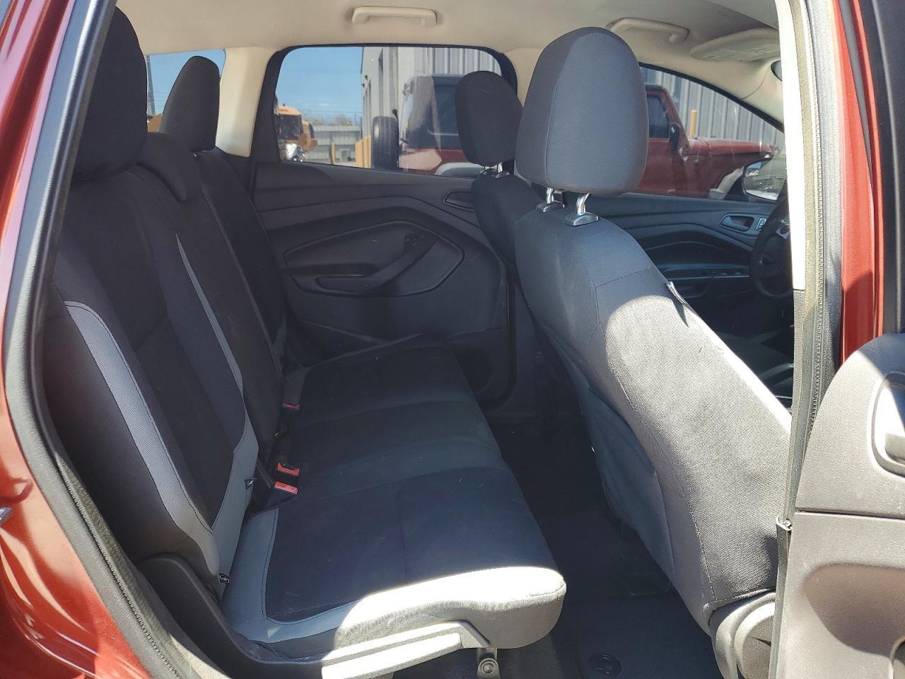 2014 Ford Escape S - zdjęcie 11