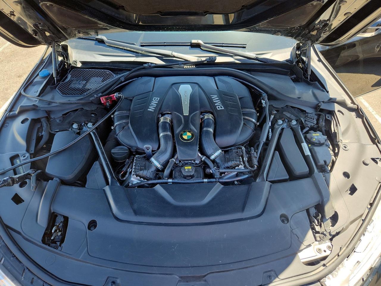 2016 BMW 750 I - zdjęcie 11
