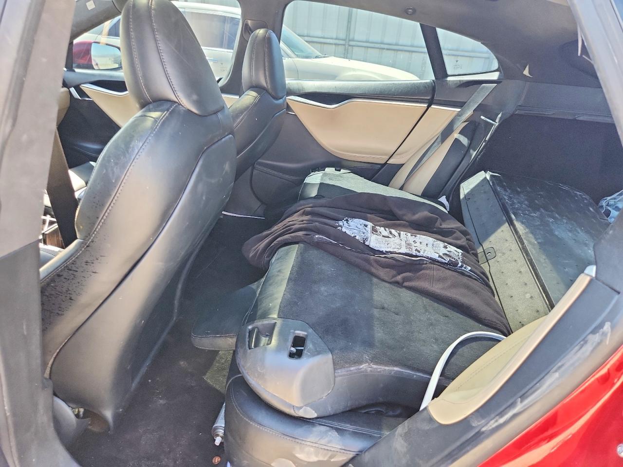 2016 Tesla Model S - zdjęcie 12