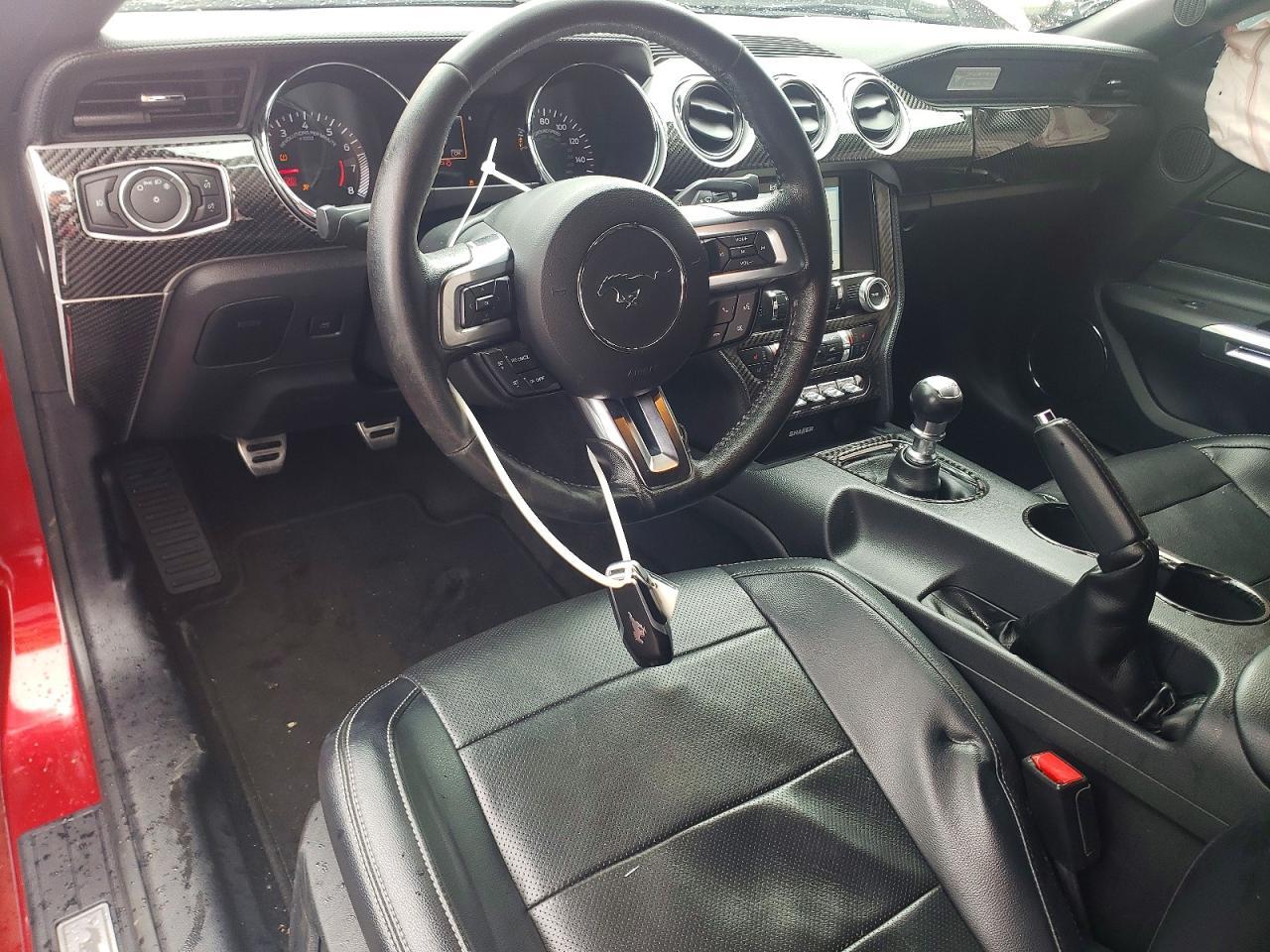 2017 Ford Mustang - zdjęcie 8