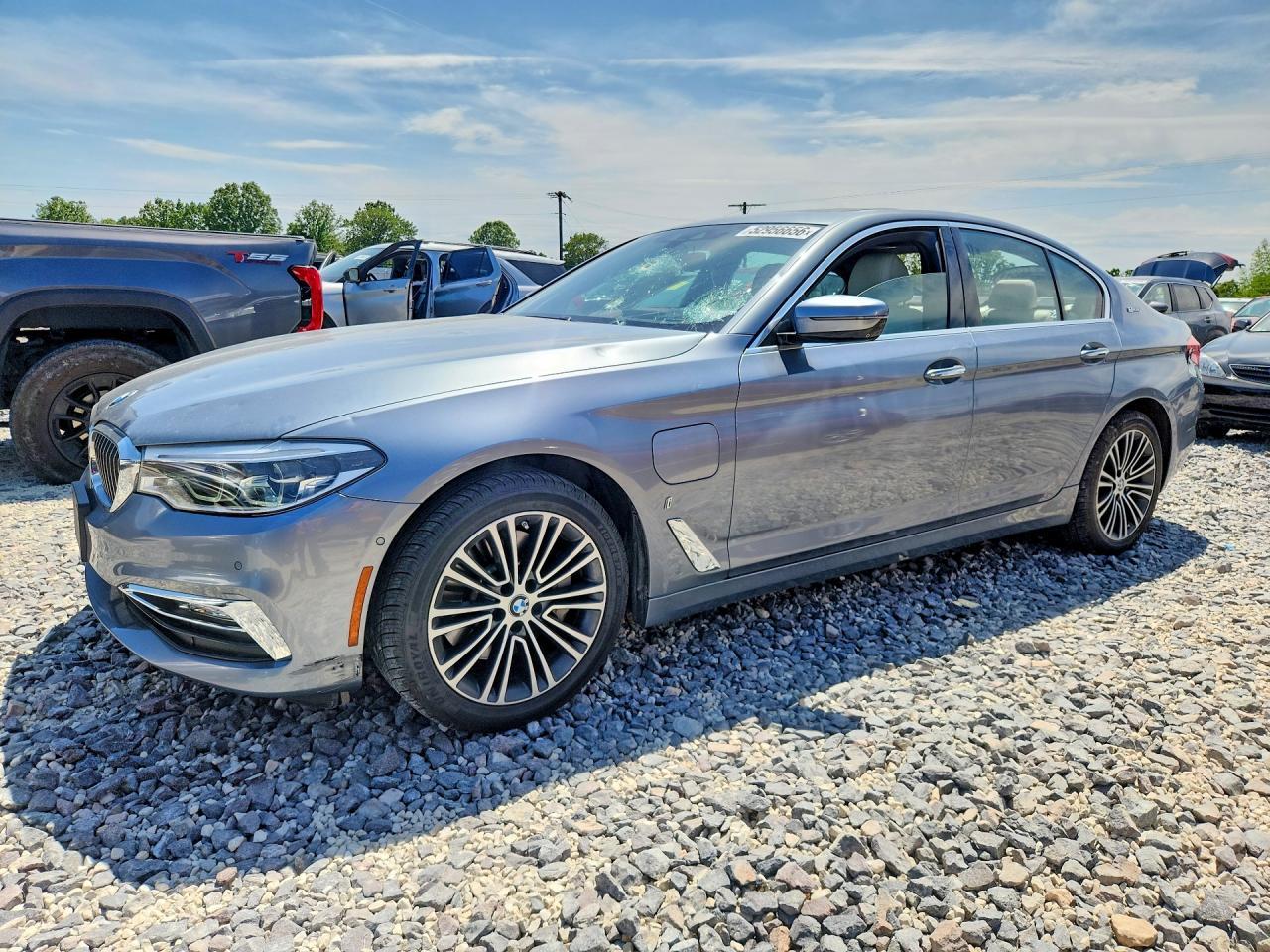 2018 BMW Seria 5 530e - zdjęcie główne
