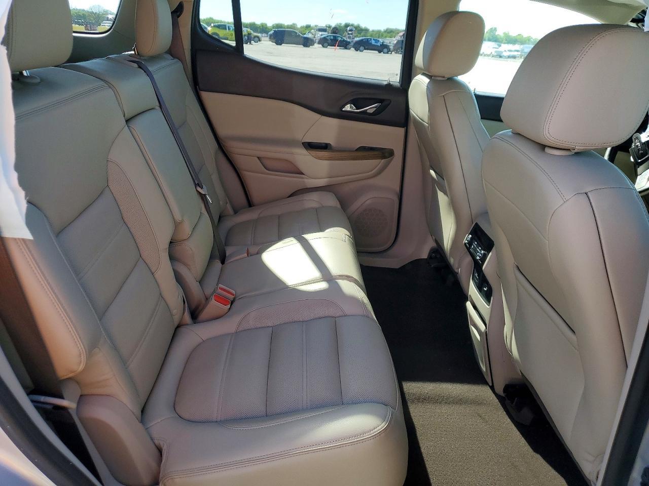 2017 GMC Acadia Denali - zdjęcie 11