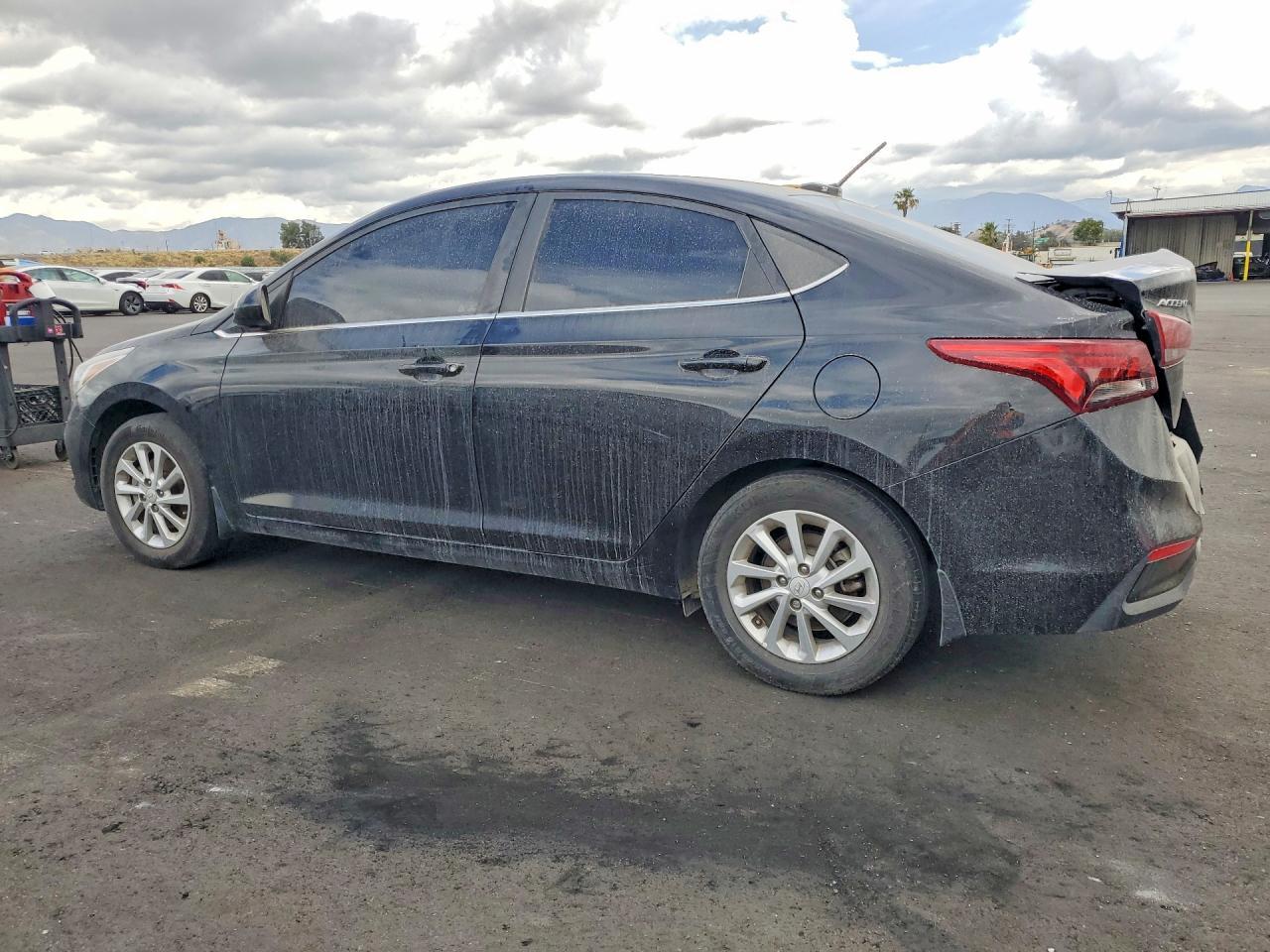 2022 Hyundai Accent Sel - zdjęcie 2