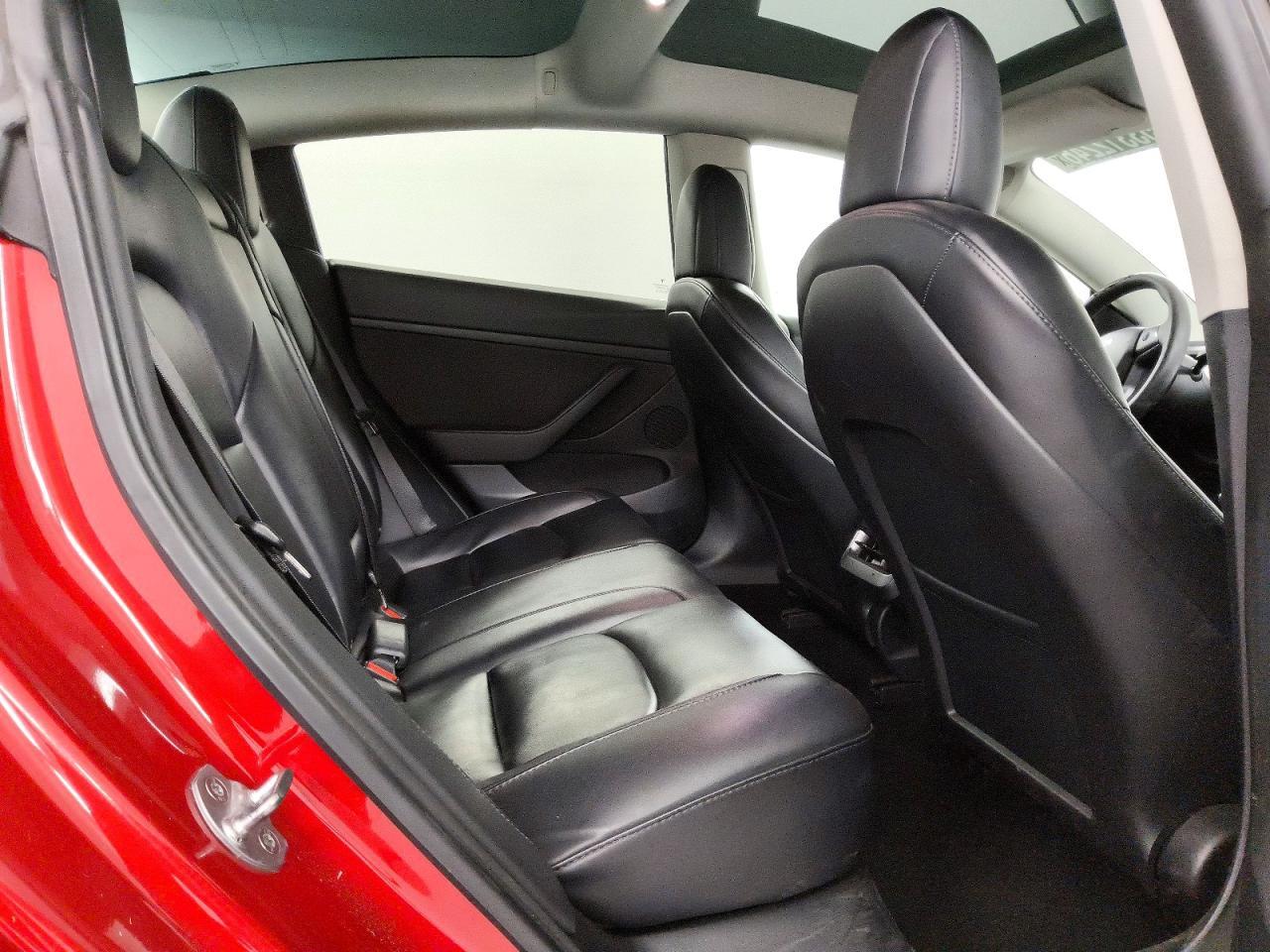 2022 Tesla Model 3 - zdjęcie 10