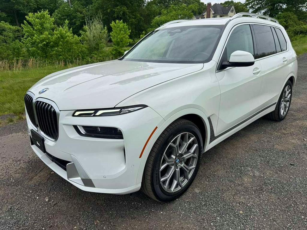 2023 BMW X7 xDrive40I - zdjęcie główne