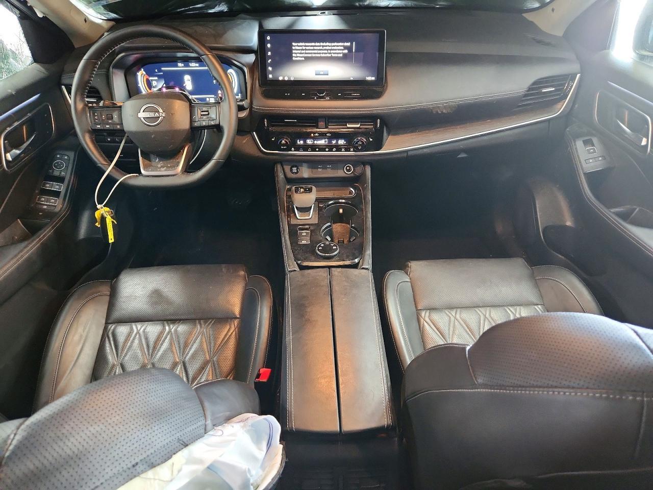 2025 Nissan Rogue Platinum - zdjęcie 8
