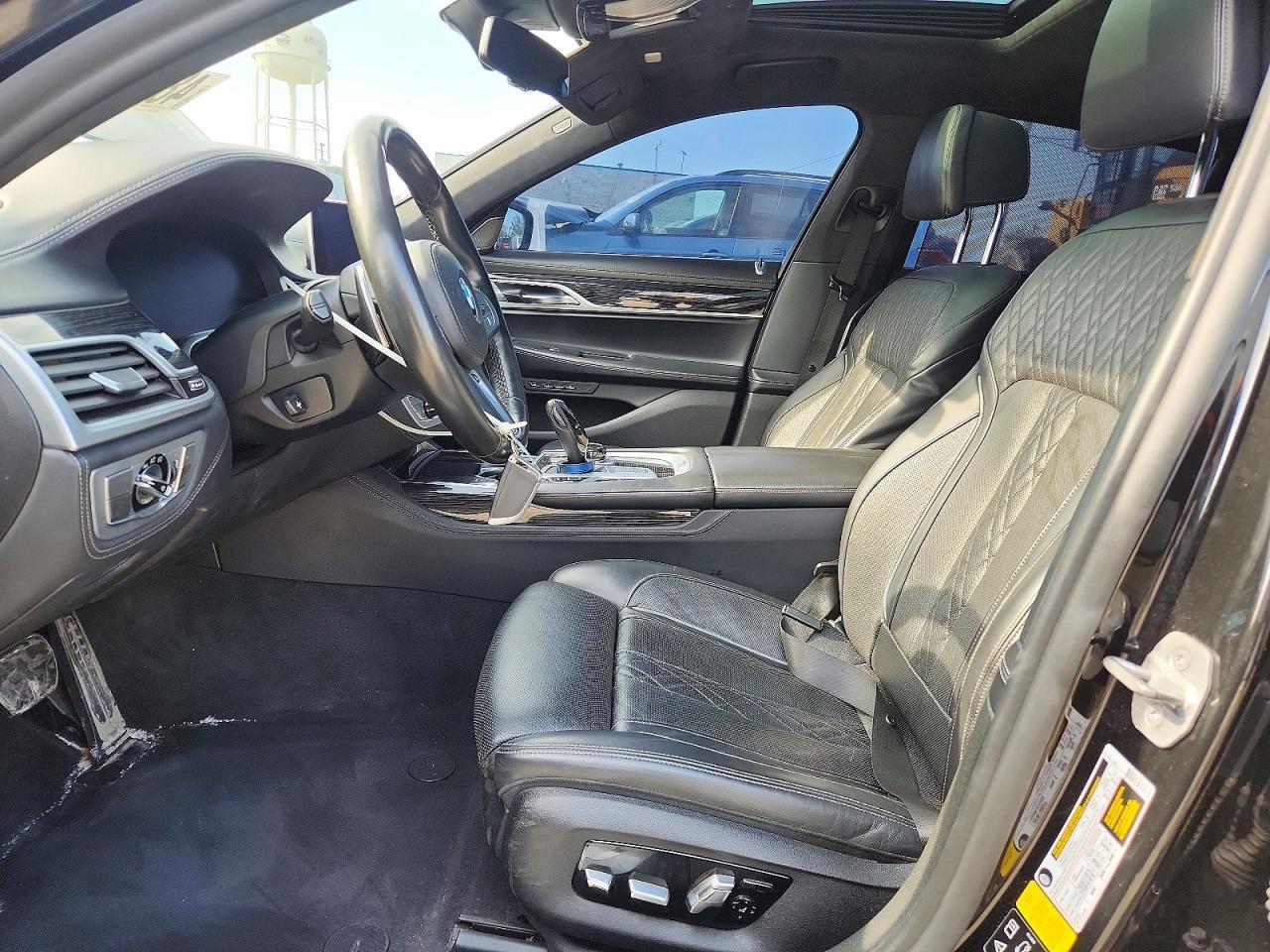 2020 BMW 750 Xi - zdjęcie 7