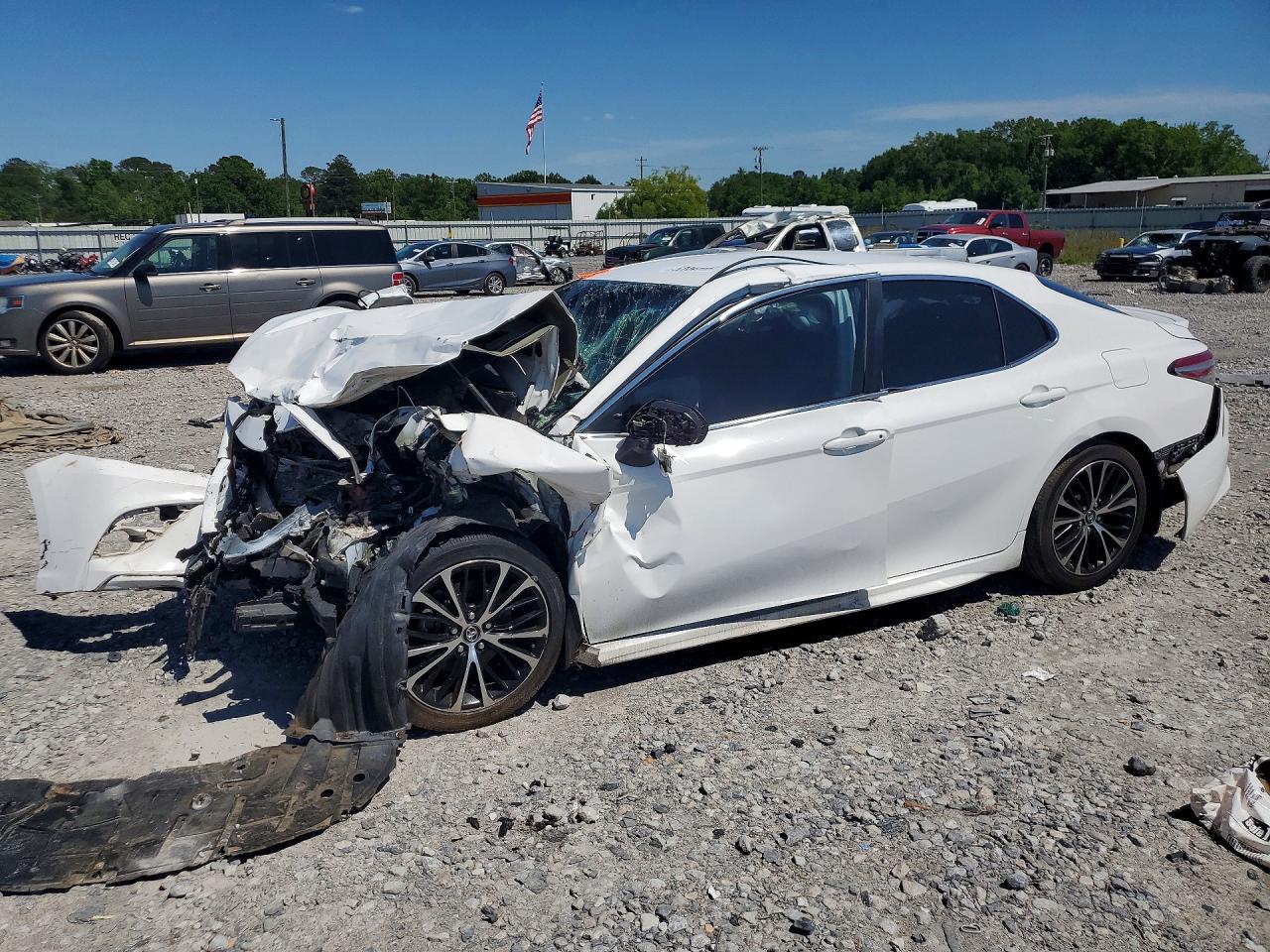 2018 Toyota Camry Se - zdjęcie główne