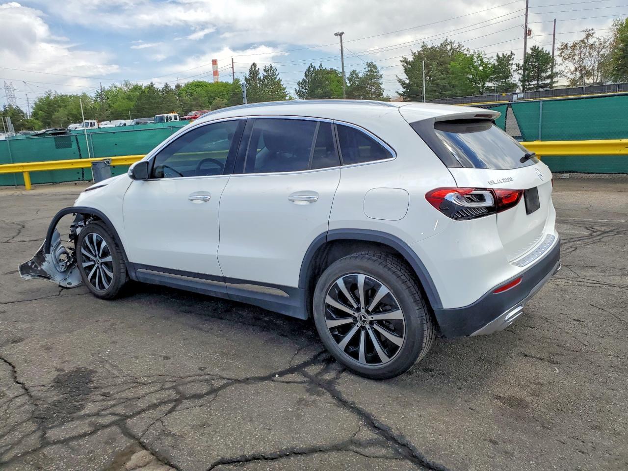 2023 Mercedes-Benz Gla 250 4Matic - zdjęcie 2