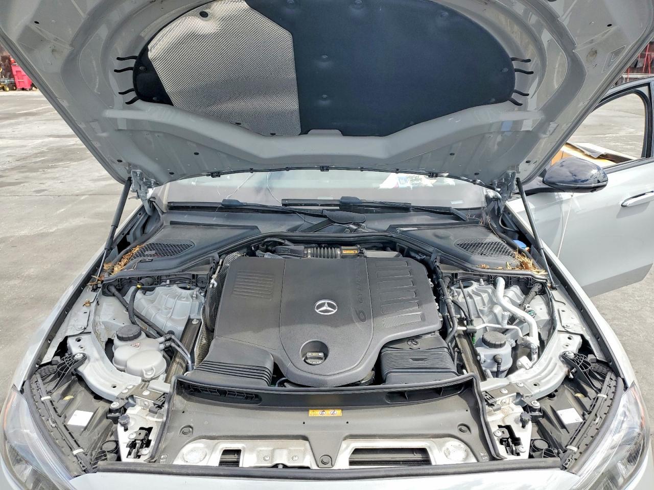 2025 Mercedes-Benz E 450 4Matic - zdjęcie 11