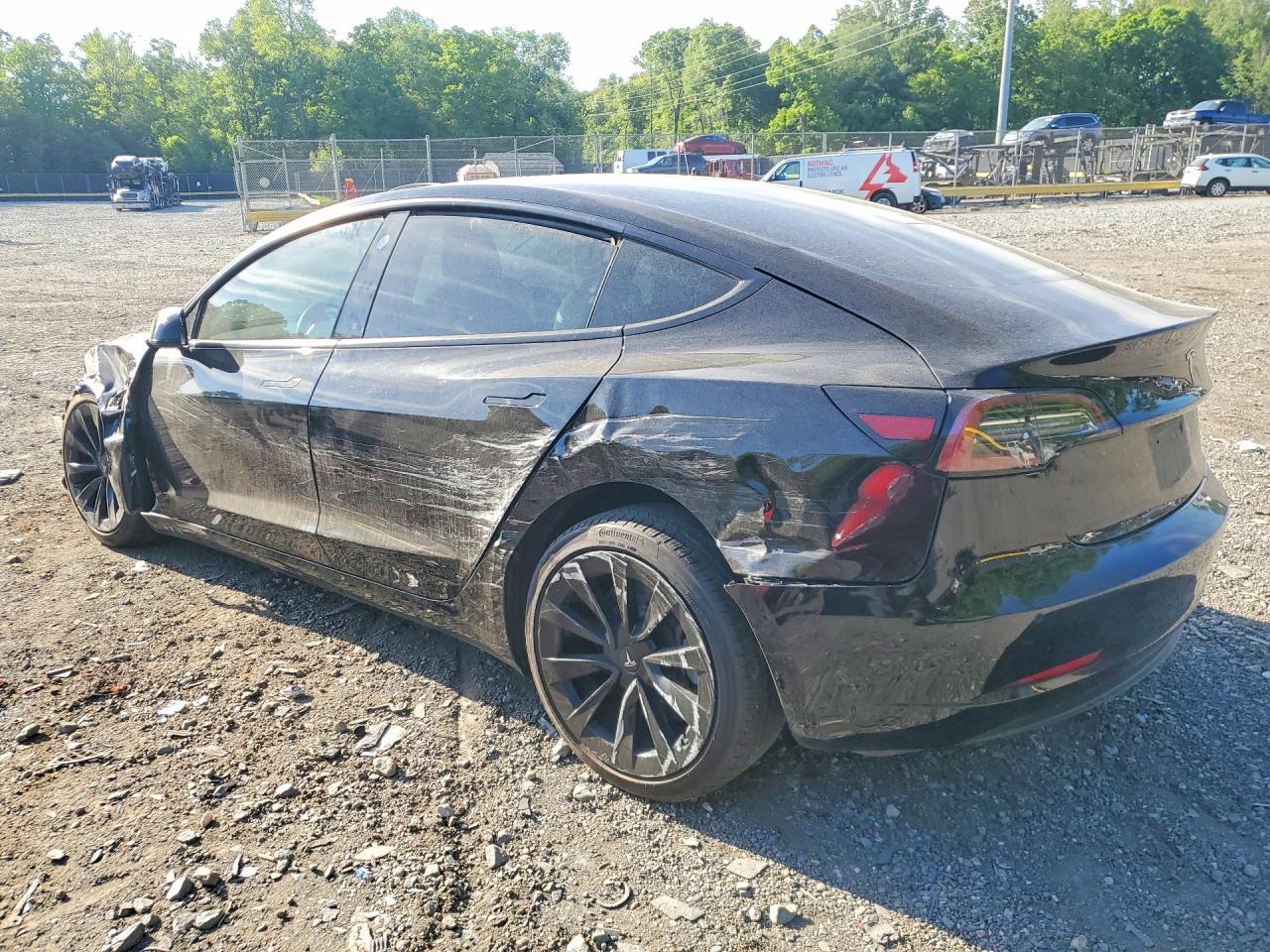 2021 Tesla Model 3 - zdjęcie 2